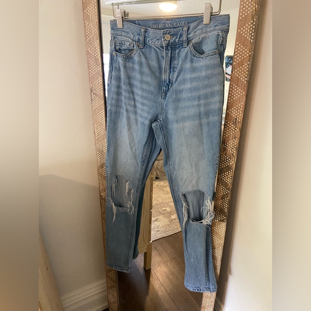 American Eagle Distressed Mom Jean Size 0 Regular